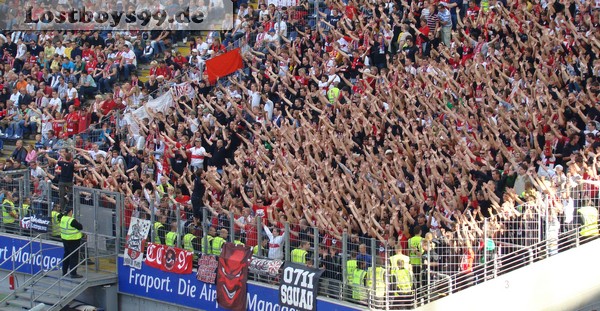 Eintracht Frankfurt - VfB Stuttgart Pyro Rauch Böller Kracher Derby ...